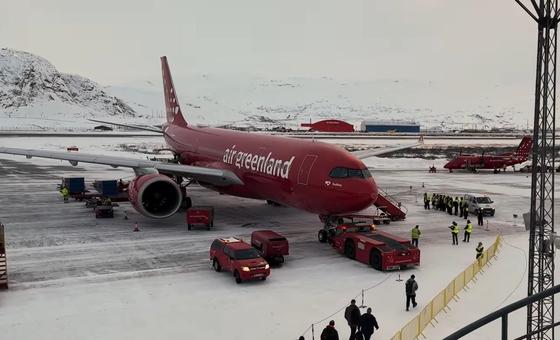 Történelmi mérföldkő: megkezdődött az első menetrend szerinti légijárat útja a grönlandi Nuuk városába.