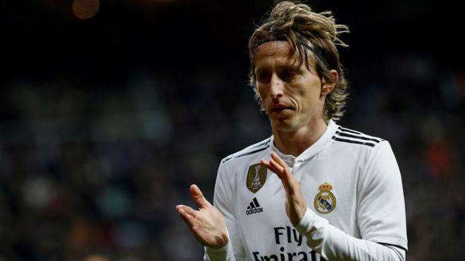 Luka Modrić új magasságokba emelkedett, amikor sikerült megdöntenie Puskás Ferenc legendás rekordját. Ez a teljesítmény nemcsak a horvát középpályás karrierjének újabb mérföldköve, hanem a futballtörténelem egy fontos fejezete is.