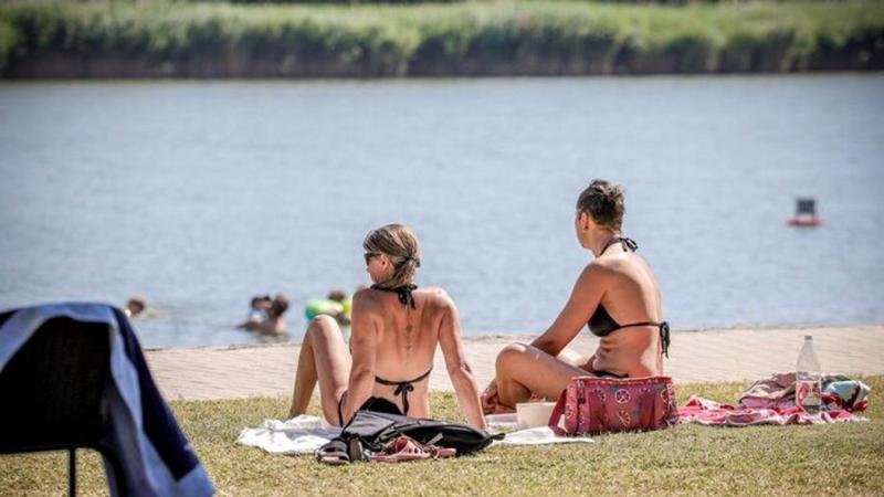 Friss hír: Lezárták a közkedvelt strandot! A vízben veszélyes baktériumok szaporodtak el!