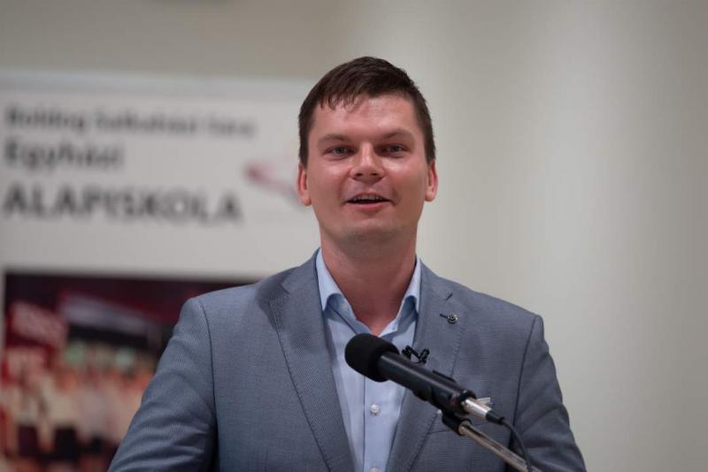 Iván Tamás: A kormány megszorító intézkedései különösen a családokat és a nyugdíjasokat érintik hátrányosan.