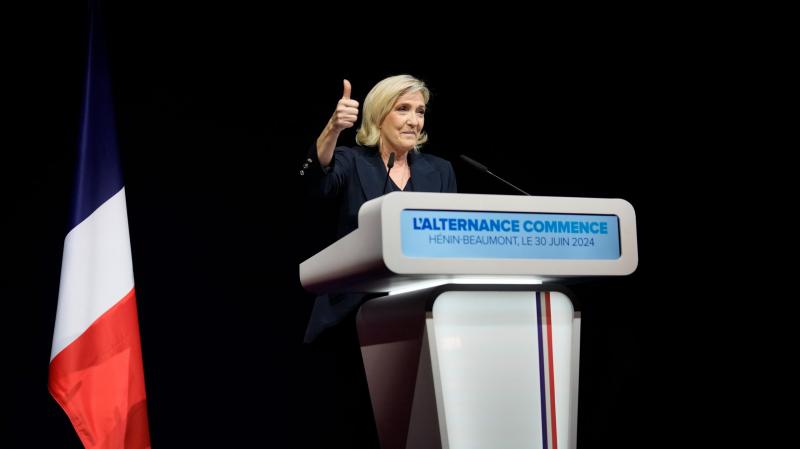 Marine Le Pen bejelentette, hogy kész lépéseket tenni a francia kormány parlamenti megbuktatására.