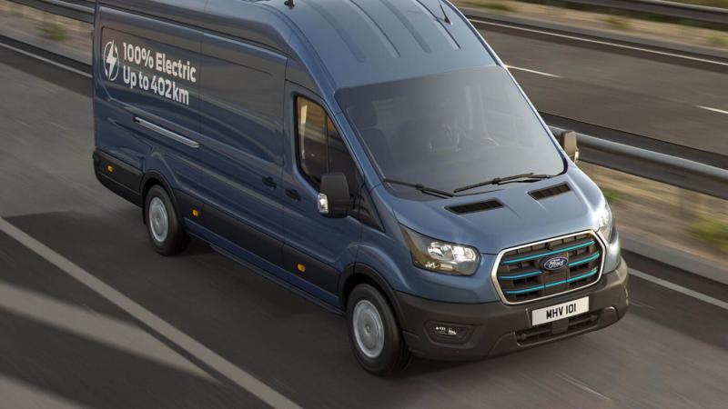 A Ford E-Transit mostantól lenyűgöző, 402 km-es hatótávval büszkélkedhet, így még nagyobb távolságokat tehetünk meg elektromosan!