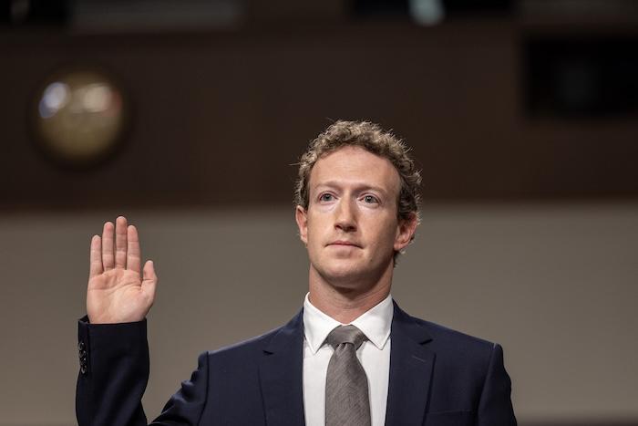 Zuckerberg arca a célkeresztben | Megkapta a zöld lámpát a támadáshoz? - PestiSrácok