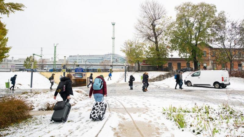 A vágányépítési munkálatok következtében módosulnak a közlekedési rendek Pécs, Kaposvár, Sopron és Szombathely városaiban.