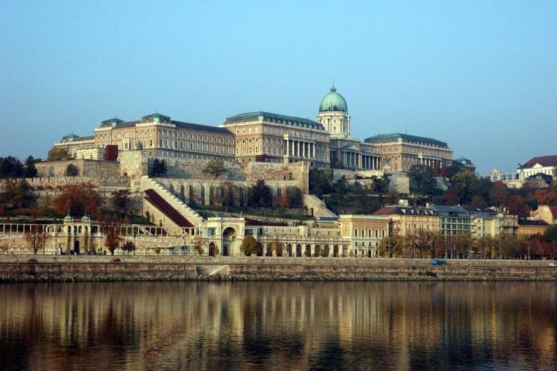 Milyen különleges látványt nyújt majd a rákosrendezői felhőkarcoló, amikor Budapest híres tereire vetíti varázslatos árnyékát?