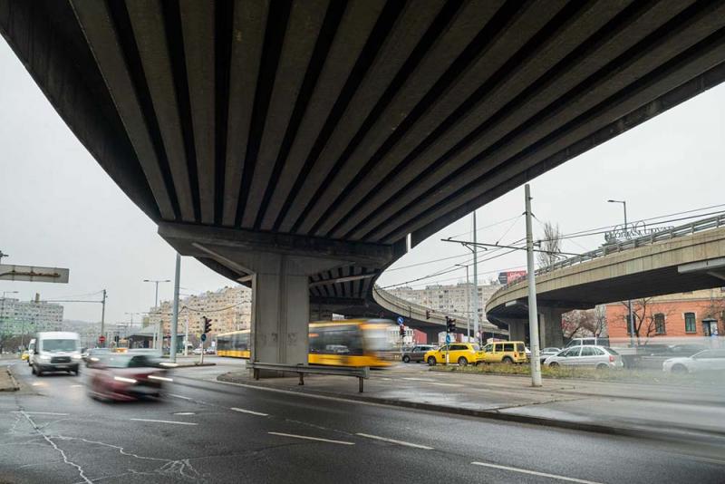 Az Árpád híd környékén felújítási munkálatokra készülnek, ezért lezárásokra kell számítani.