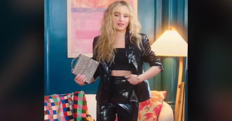 Sabrina Carpenter egy magyar tervező által megálmodott ruhában tündökölt.