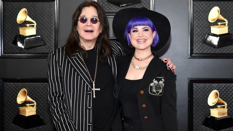 Ozzy Osbourne lánya, Kelly, megszakította a csendet, és megosztotta gondolatait apja egészségi állapotáról. A nyílt vallomás során kifejezte aggodalmát, és betekintést nyújtott a család nehéz pillanataiba.
