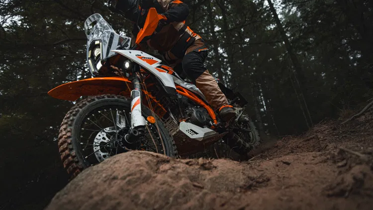 Készülhet egy új középkategóriás KTM Adventure? -- Totalcar