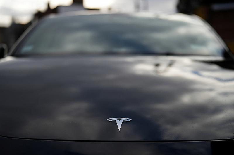 Kiszivárgott információk: bemutatkozik a Tesla legújabb 