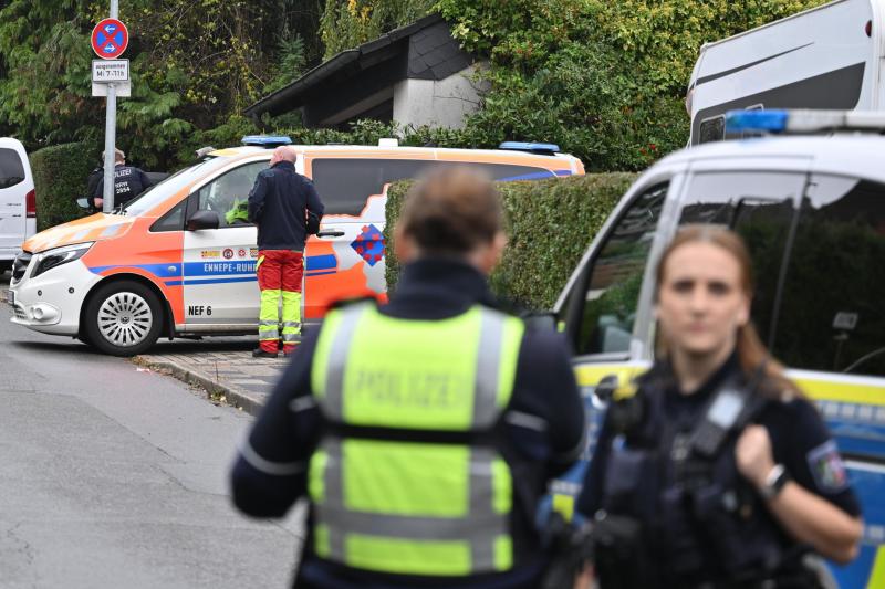 Súlyos támadás érte egy német kisváros újonnan megválasztott polgármesterét, akit megkéseltek. Az áldozat állapota életveszélyes, ami komoly aggodalmat keltett a közösségben. A hatóságok nyomozást indítottak az ügyben, hogy kiderítsék a támadás hátterét é