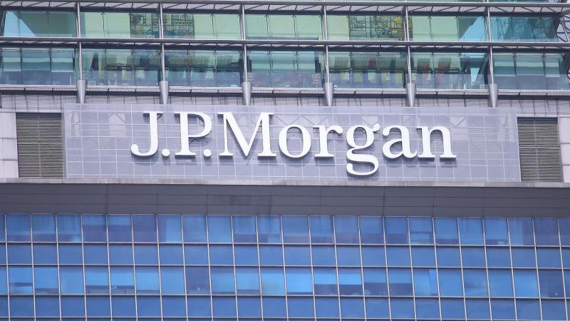 Egy amerikai nagybank innovatív lépésre szánta el magát: bevezeti az ujjlenyomatos és szemszkenneres belépési lehetőséget. Ezzel a modern technológiával még biztonságosabbá és kényelmesebbé válik az ügyfelek hozzáférése a pénzügyi szolgáltatásokhoz. Az új