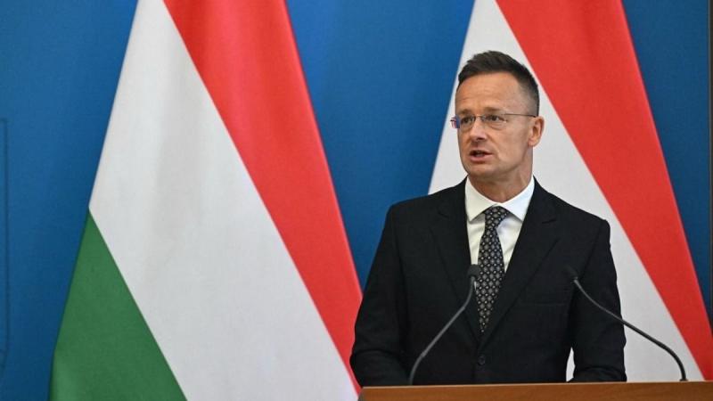 Szijjártó Péter határozottan közbelépett a Tisza Párt zűrzavarában: Magyar Péter a brüsszeli álláspontot képviseli.
