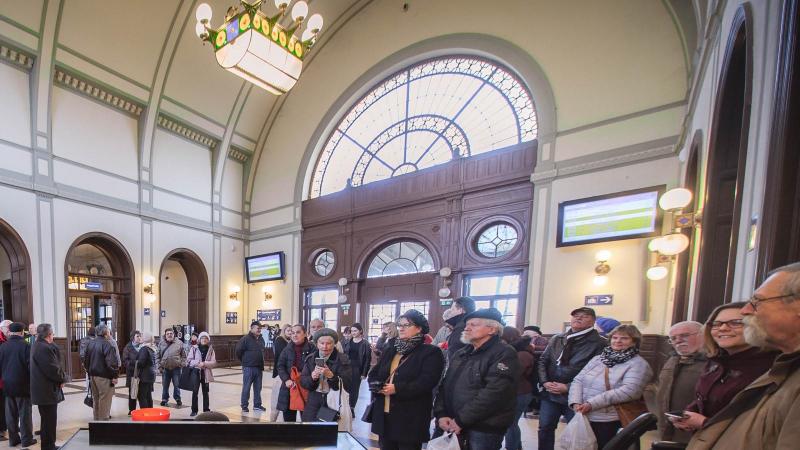 A nem üzemelő mosdók miatt kénytelenek voltunk egy rövid vécészünetet tartani, aminek következtében a pécsi IC vonat 39 percet késett.