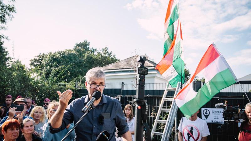 Orbán Viktor édesapja hivatalos bejelentést tett Hadházy Ákos ellen a Nemzeti Adatvédelmi és Információszabadság Hatóságnál.
