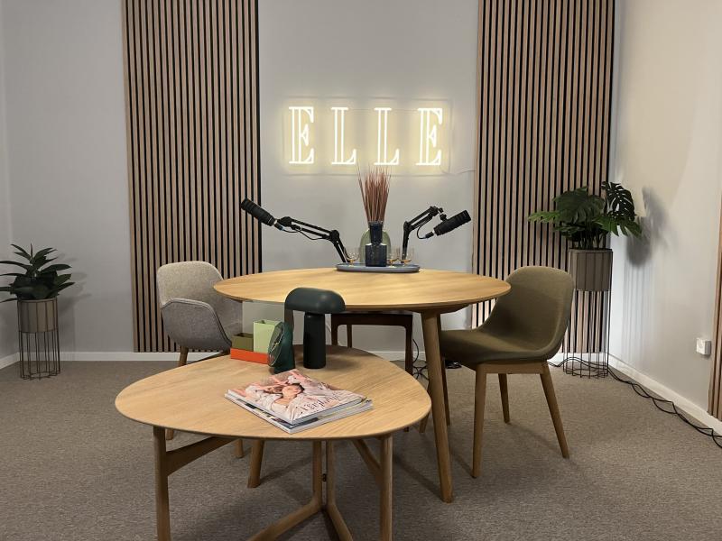 Az ELLE magazin izgalmas új kezdeményezésbe fogott, és saját vlogcast portfóliót indít. Az MMOnline híradása szerint ez a lépés lehetőséget teremt arra, hogy a divat, szépség és életstílus terén elismert szakértők és influencerek közvetlenül kapcsolatba l