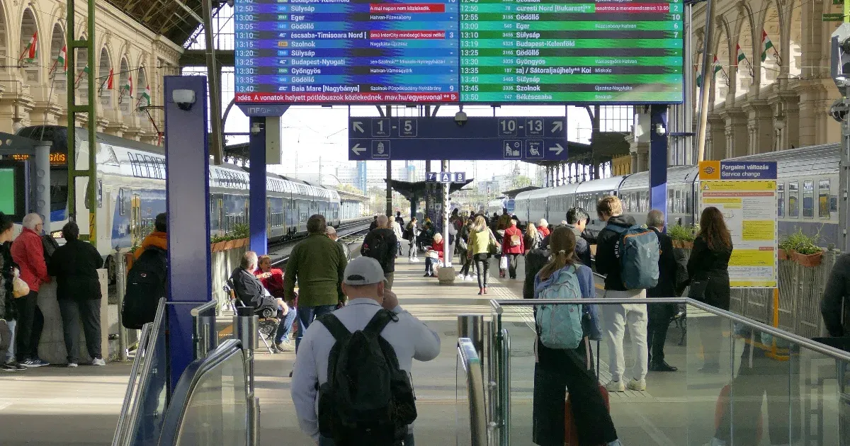 Egy hónappal ezelőtt zárult le a Keleti pályaudvar felújítása, ám sajnos máris problémák merültek fel a biztosítóberendezéssel kapcsolatban.