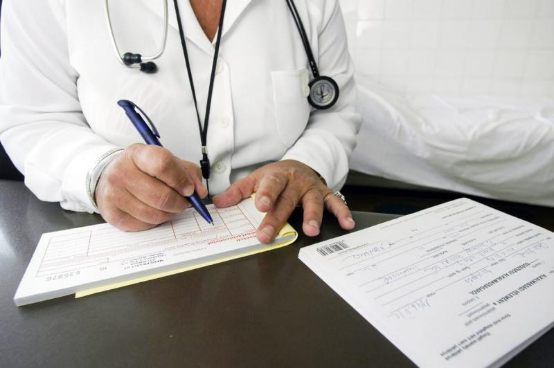 A háziorvosok a jövőben önállóan is felírhatják a cukor- és szívgyógyszereket, sőt, a rendelőkben akár ultrahangvizsgálatokat is végezhetnek majd.